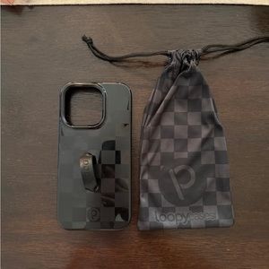 iPhone 15 Pro Loopy Righty Black Checkered